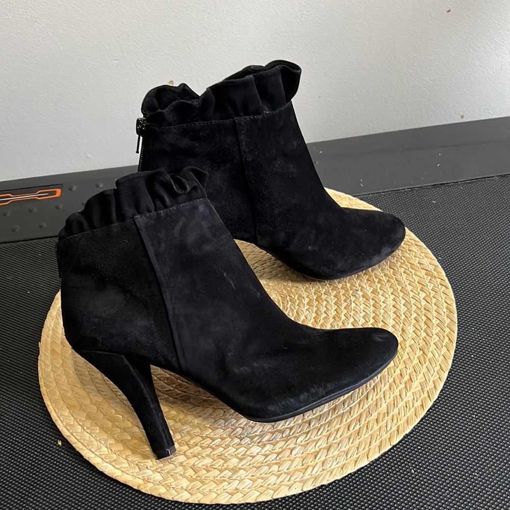 MYNY Leather Suede Round Toe Ankle Booties Size 8